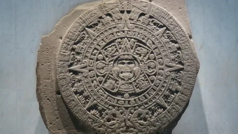 蓝军积分领跑曼城进前四，曼联滑至第十三，热刺排第十四