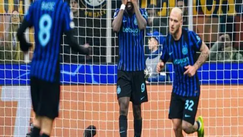 激战落幕，四胜三负佳绩显，主场龙狮狭路交锋，谁将笑傲江湖？